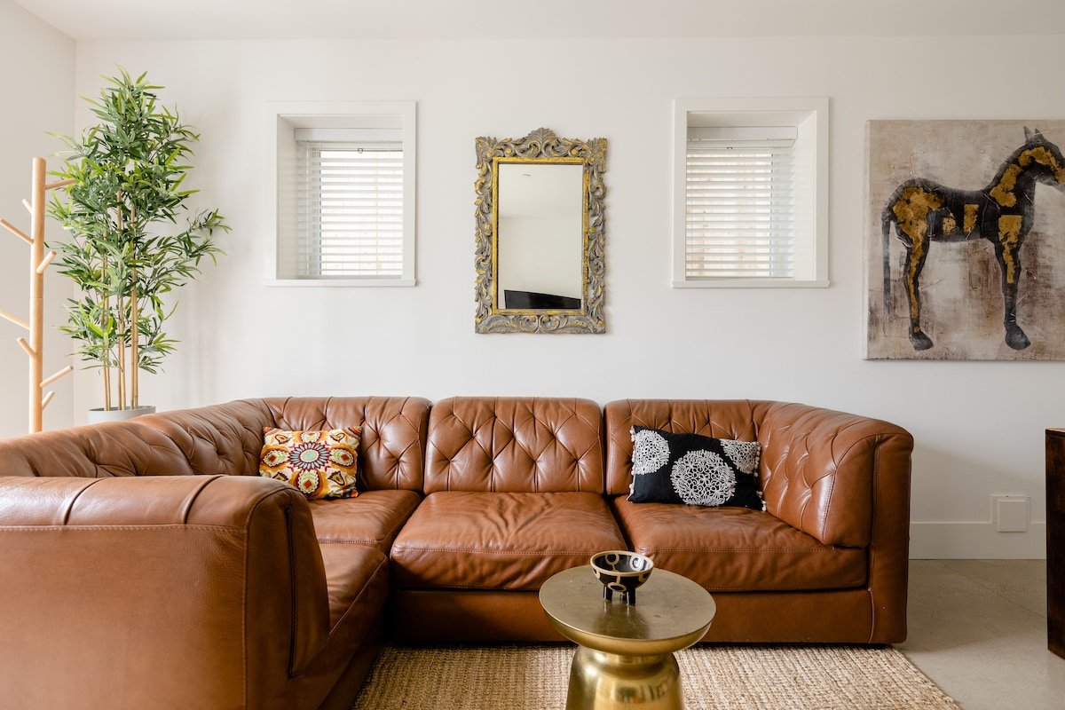 Modern + Stylish 3BR 2BA in Trendy Mt Pleasant gallery image 2