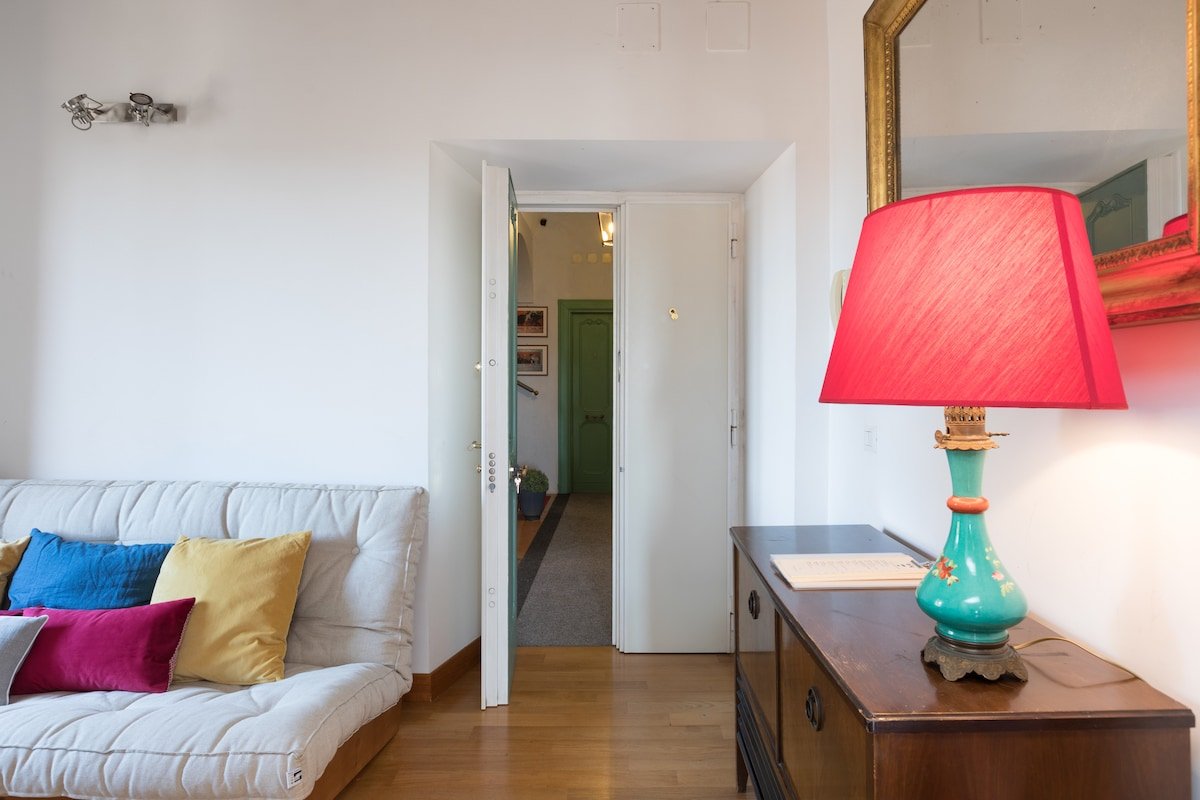 Wonderful apartment with Pantheon view gallery image 5