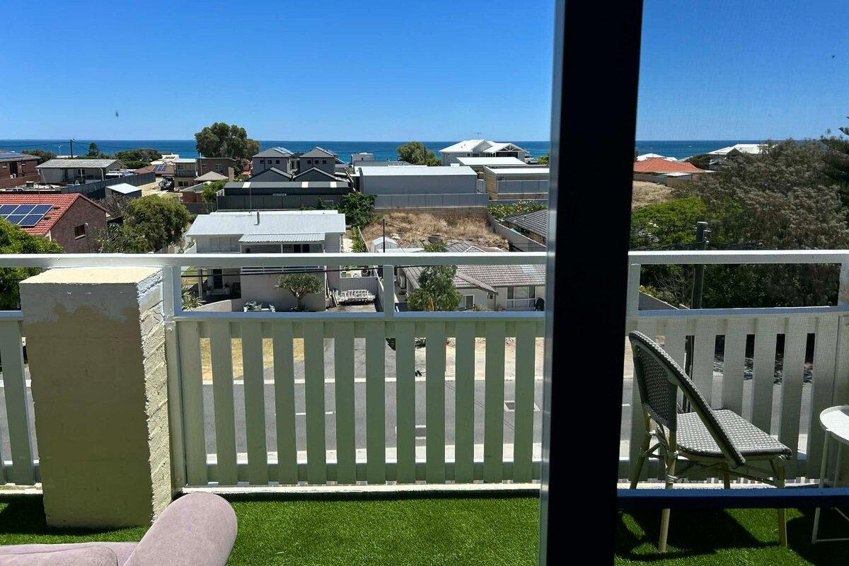 Quinns beach Mansion apartment 2 gallery image 4