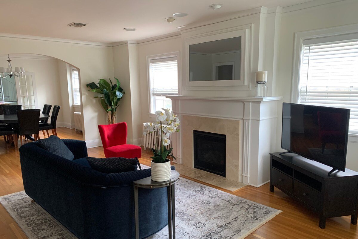 Historic Remodeled Beautiful Georgian Condo gallery image 4