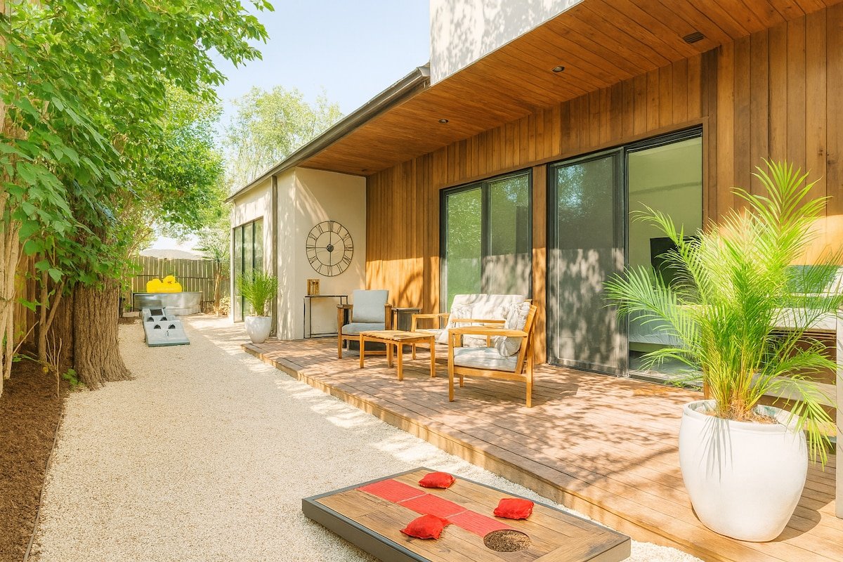 Pet Friendly Art Casa with Heated Pool & 6 Beds gallery image 2