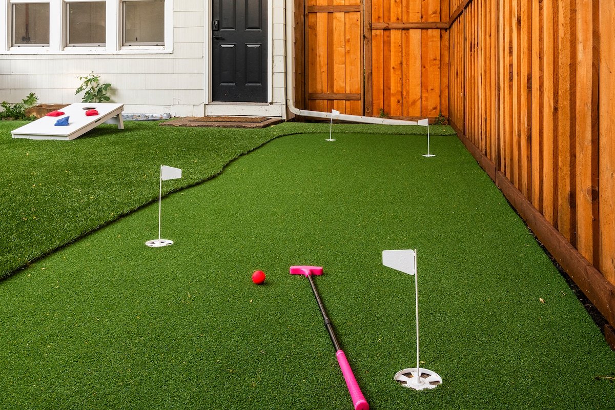 Arcade Room | 5 Min To Downtown | Putting Green gallery image 4