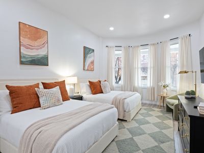 3BR Loft w/ Game Room – Patio – King Bed – Min NYC