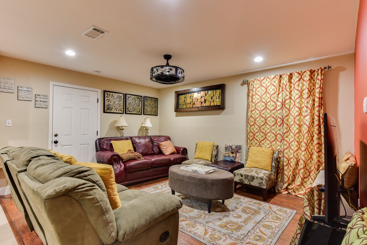 Newly Remodel 4BR/2BA & Jacuzzi 5 min airport &DT gallery image 4