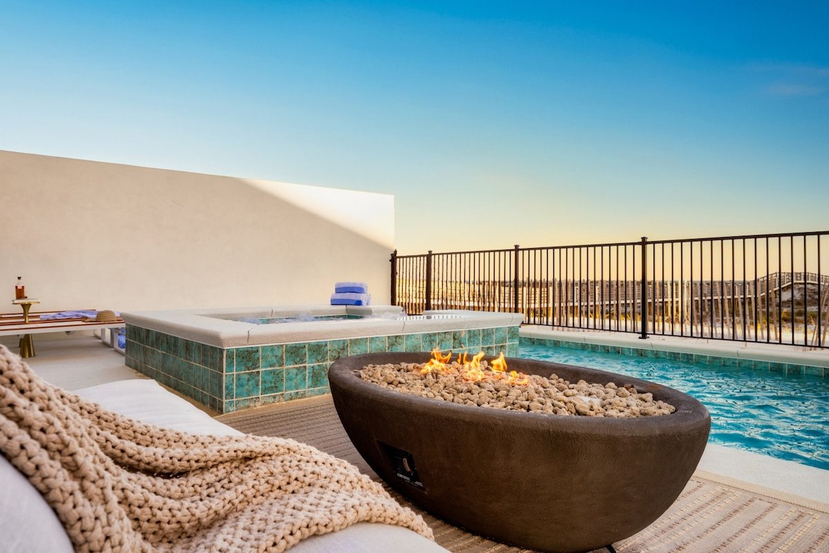 Whitecap – Beachfront Gem w/ Pool & Elevator