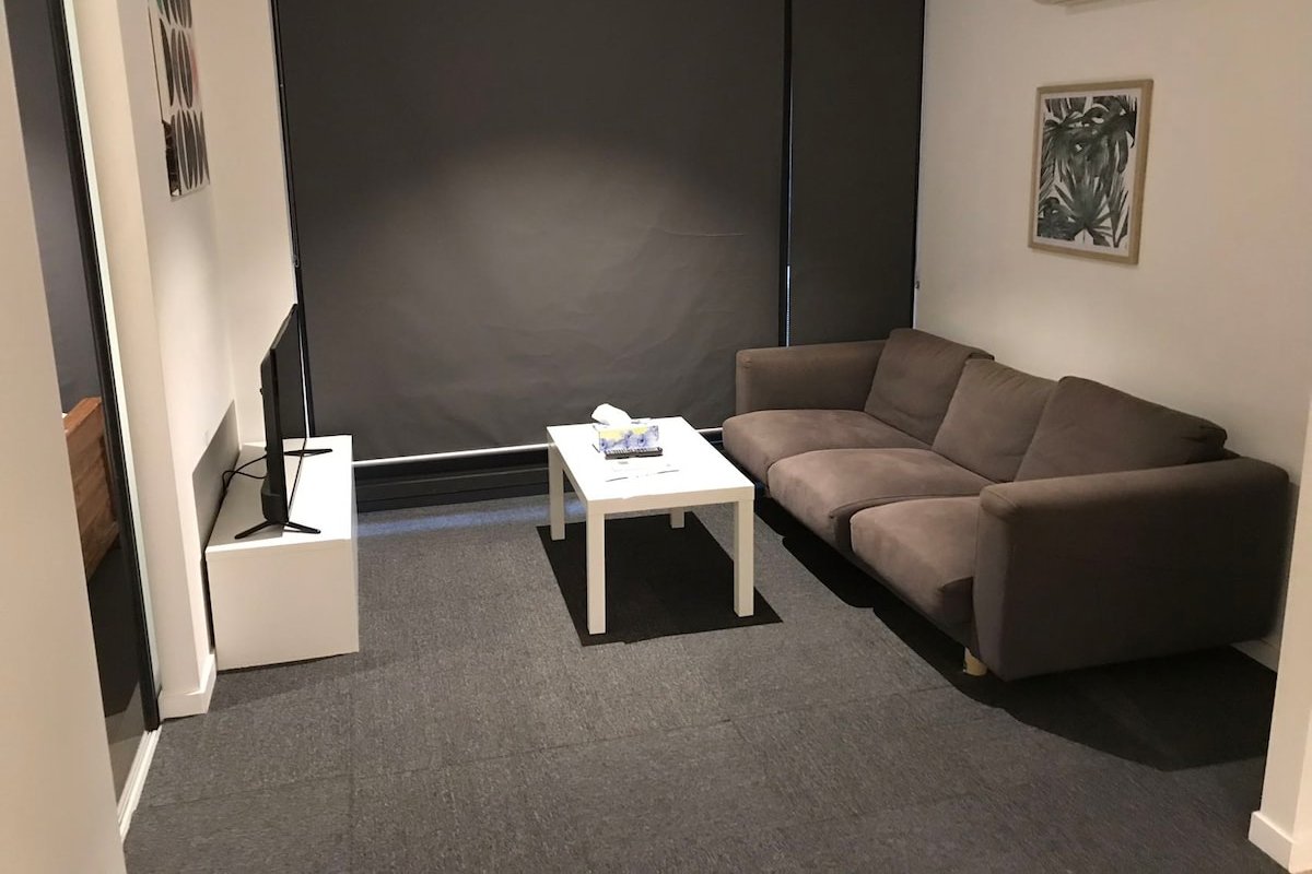 City Apt, 2 bed 1 bath, very good Location gallery image 4