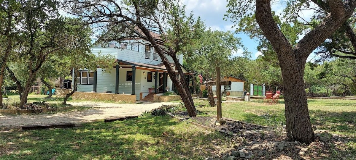 Nutty Brown Manor and Cabin gallery image 3