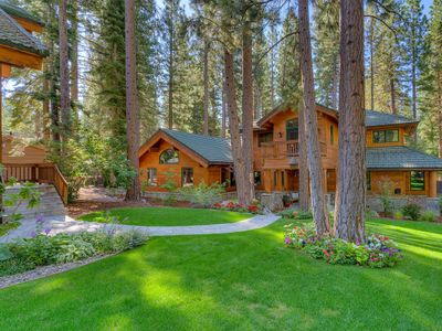 Stunning Yard, Luxury Home, Hot Tub (Mill Creek)