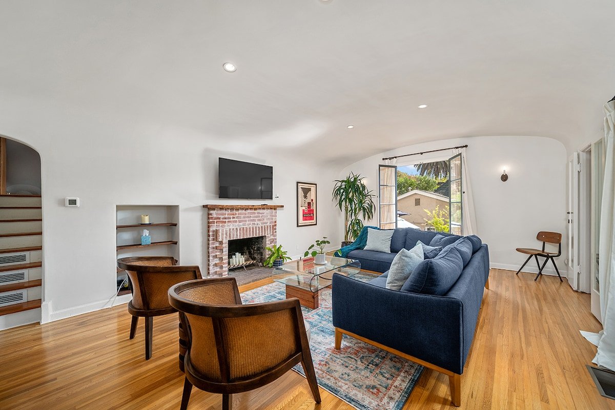 Spanish-style Hollywood Hills Home gallery image 5