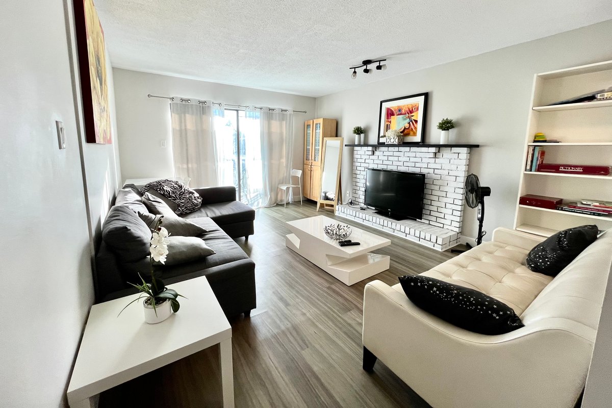 Main St, 10 min to downtown King Ed, 4 BR 2 Bath