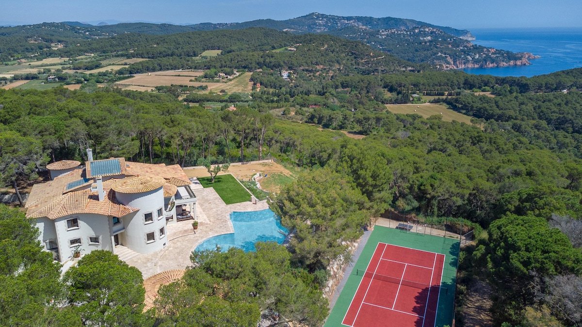 sa guarda – luxury villa with a large 210m2 swimmi gallery image 2