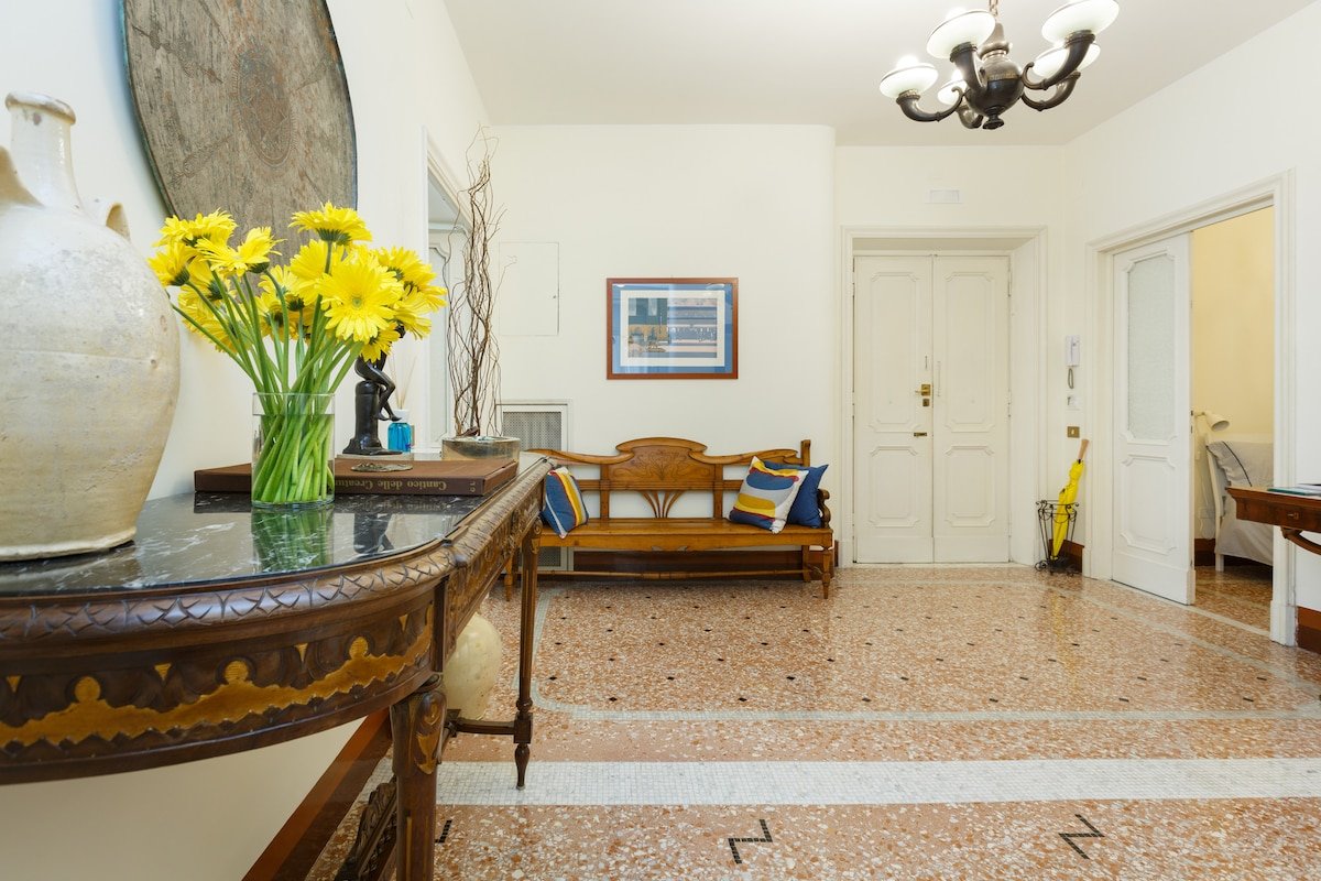 Piazza del Popolo Luxory Apartment gallery image 3