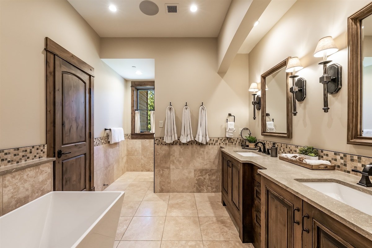 Alpine Peak Lodge Indoor Pool! gallery image 5