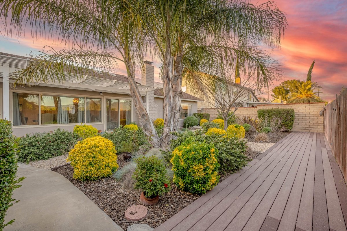 136 Modern Family Valencia Home-by-Magic Mountain gallery image 2