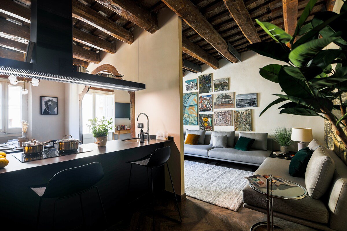 Serviced penthouse duplex next to Ramblas! gallery image 5