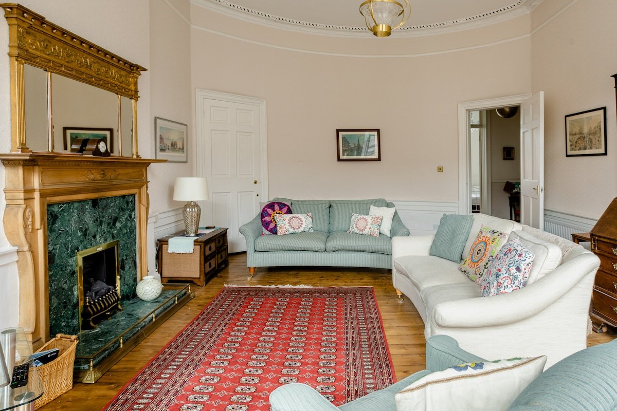 Spacious Georgian New Town flat c/w parking gallery image 3