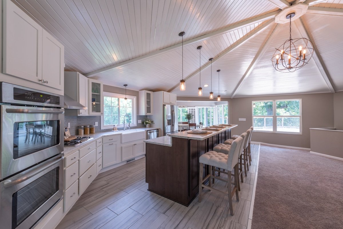 Radiant Riverfront Retreat gallery image 3