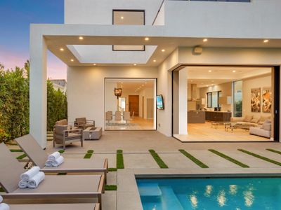 Experience Hollywood Luxury—Save 15%!