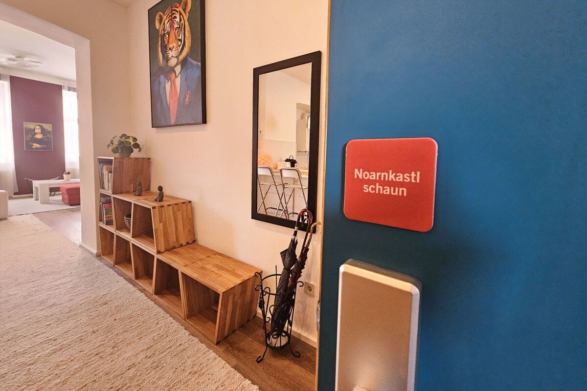 Red-Orange Palm – 200m2, central with style gallery image 3