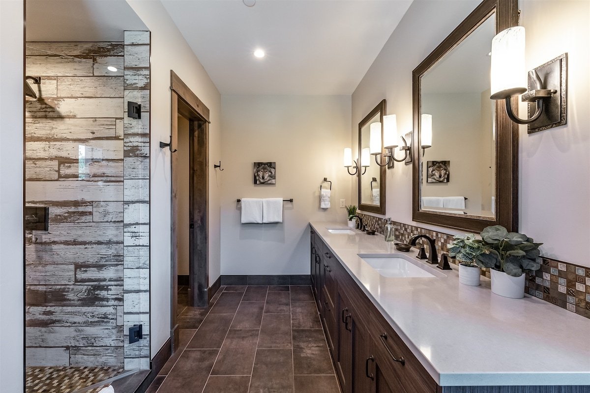 Alpine Peak Lodge Indoor Pool! gallery image 4