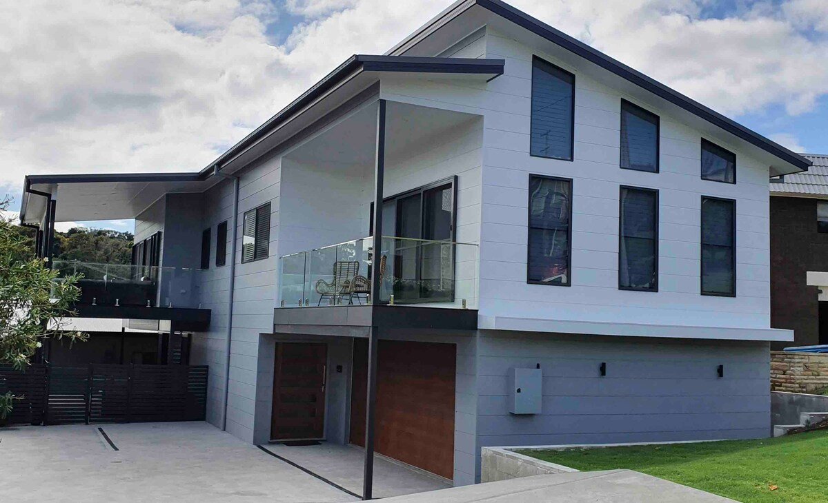 The Cove at Black Head – Steps from the Beach! gallery image 4