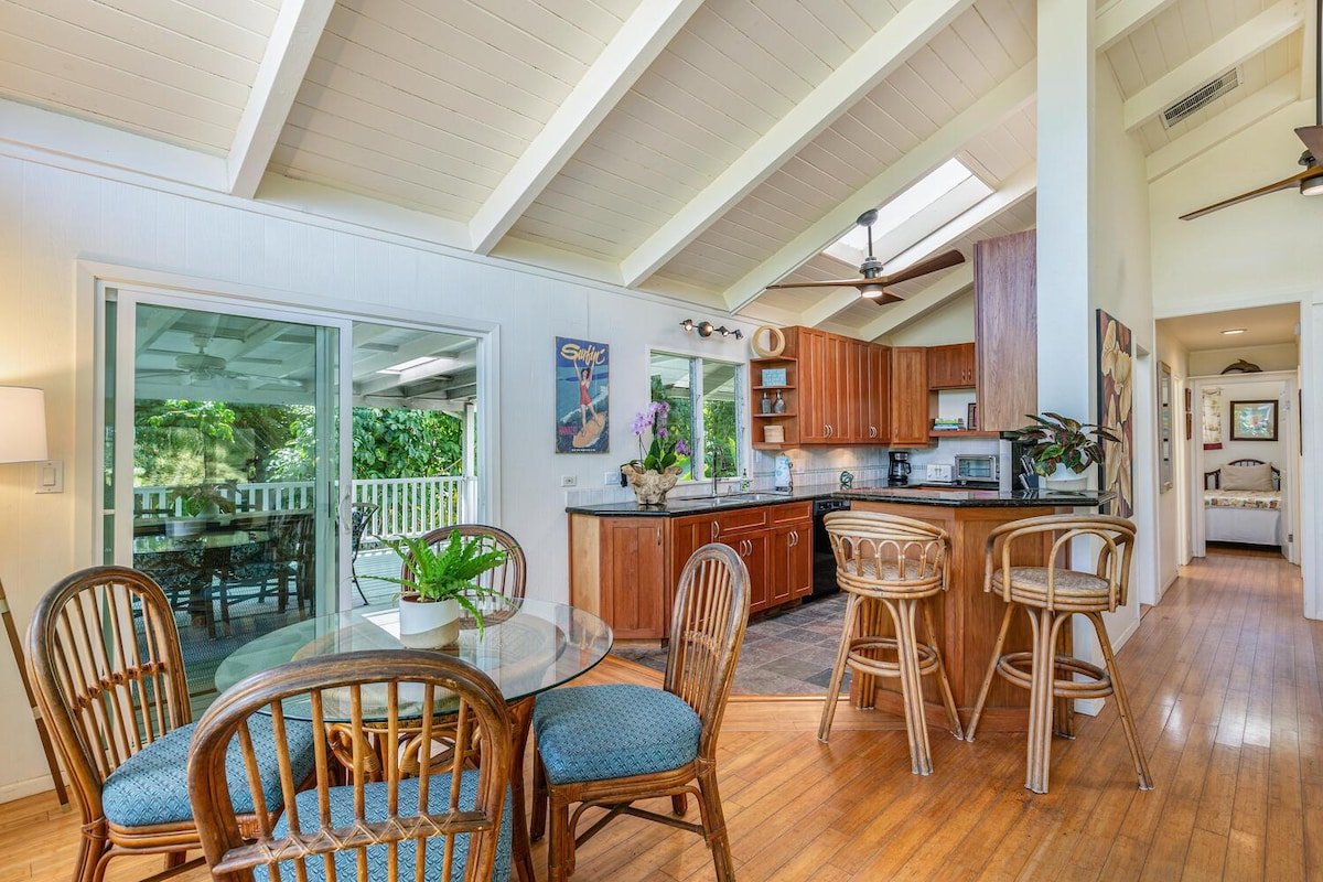 Hale Alealea Beach House, one house back from Kepu gallery image 4