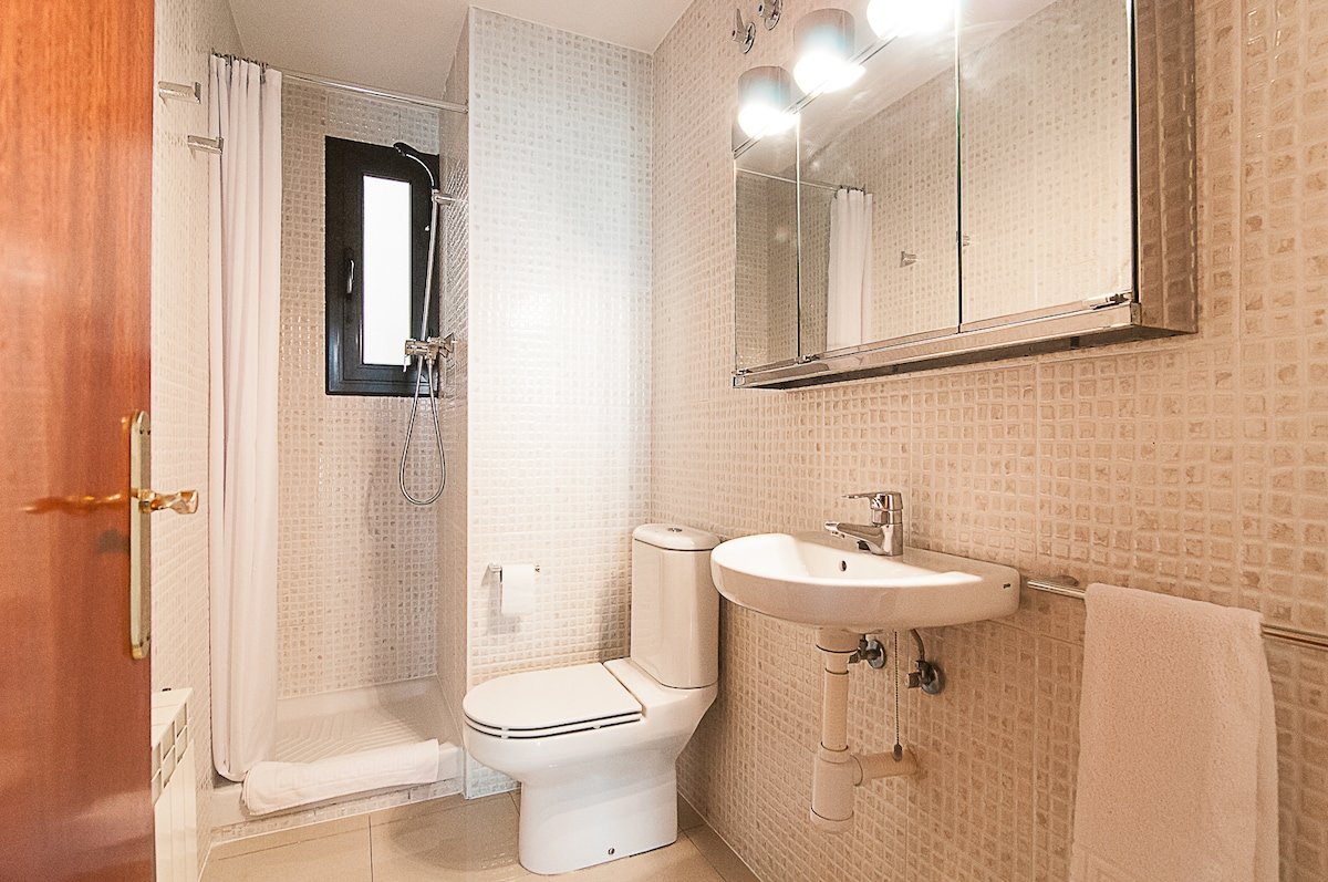 Sleeps 18 off Paseo de Gracia with sunny terrace gallery image 5