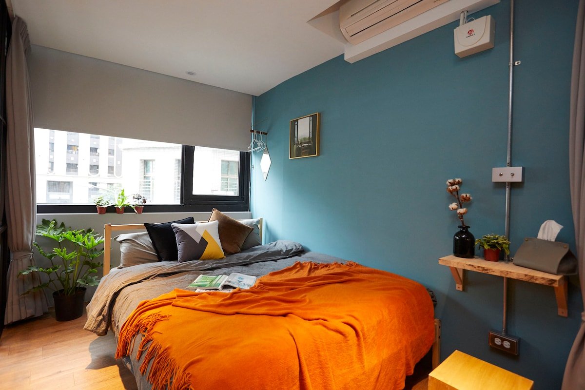 西門私寓-極。台北車站雙層電梯公寓，大型投影，吧台聚會(17人) gallery image 4