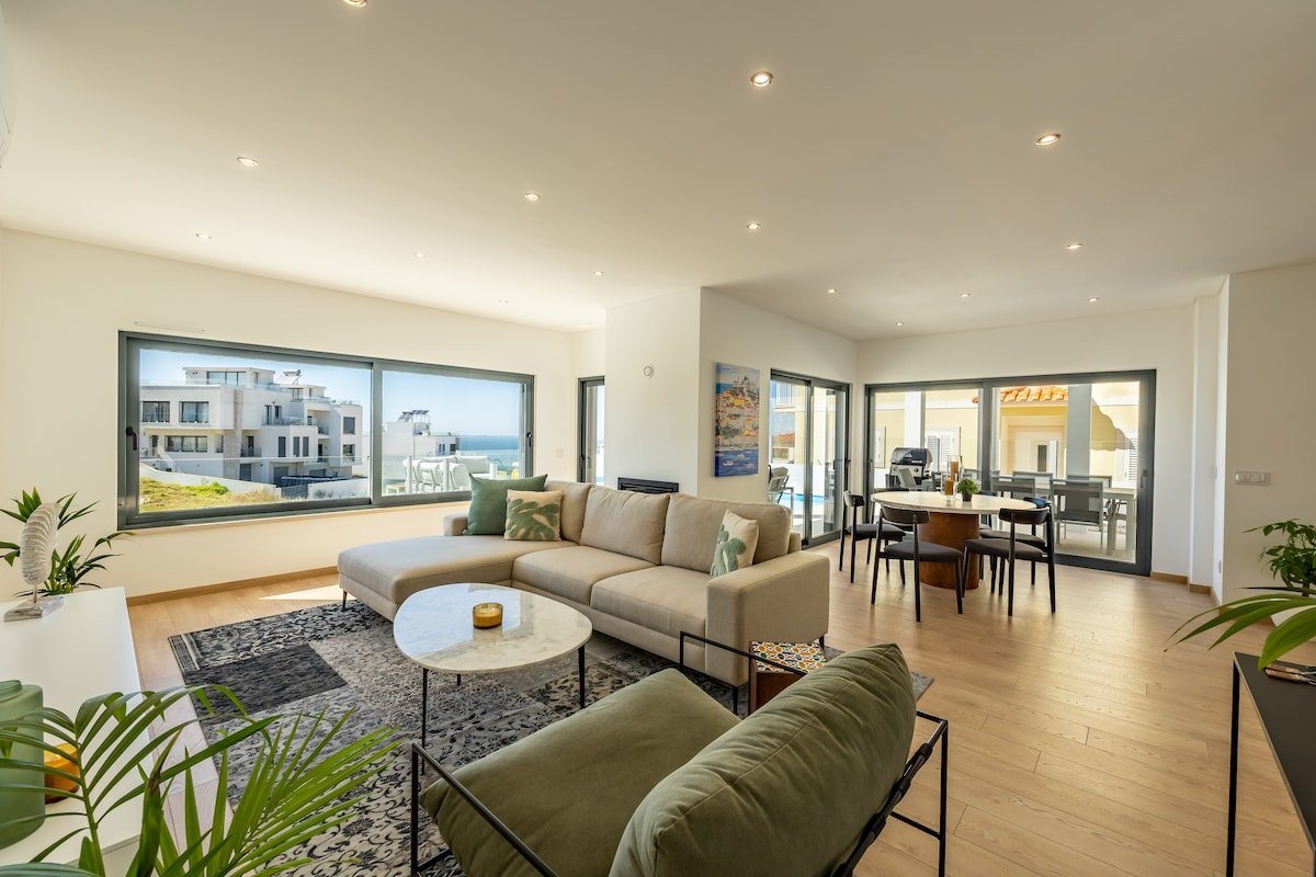 Silver Coast Lux3bd,5ba, pool,beach,golf,surf,wifi gallery image 5