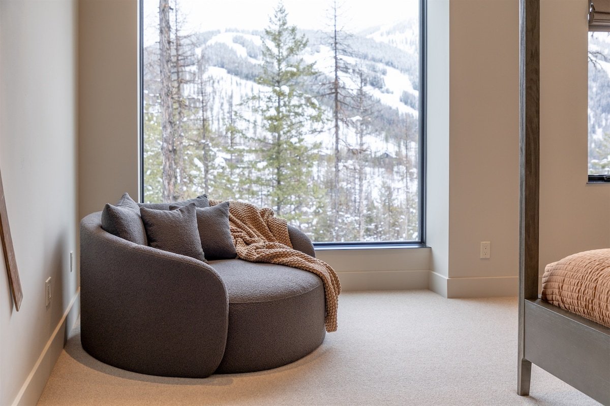 Luxury 2024 Whitefish Ski-in/Ski-out Home, Hot tub gallery image 5