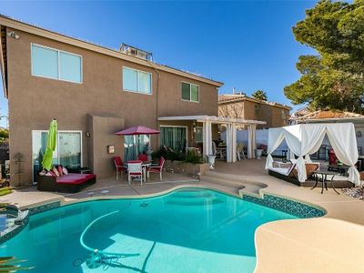 Lovely 6BR house with pool