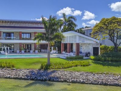 Hacienda A39 – Outstanding Lakefront Villa