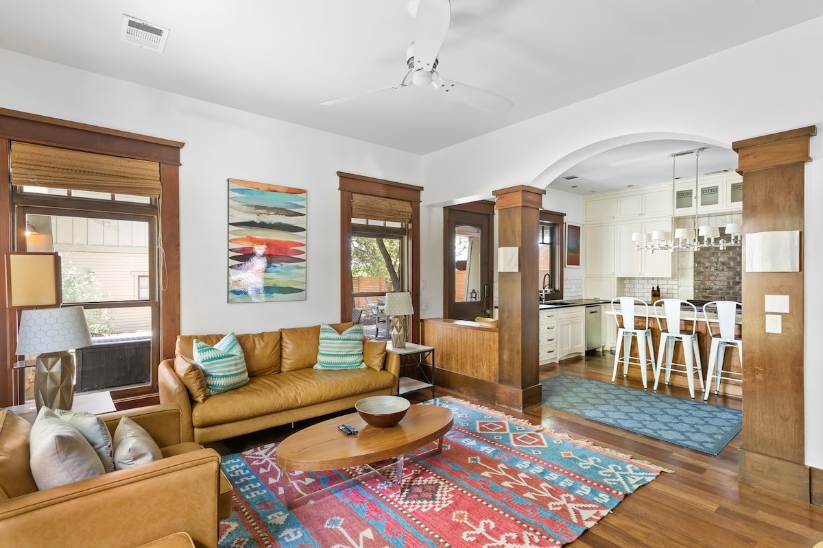 Huge Luxury Downtown Retreat W/ All The Amenities gallery image 5