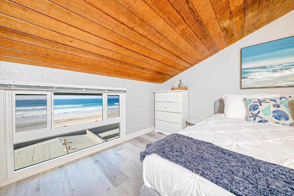 Renovated Coastal Haven w/ Spectacular Ocean Views gallery image 5