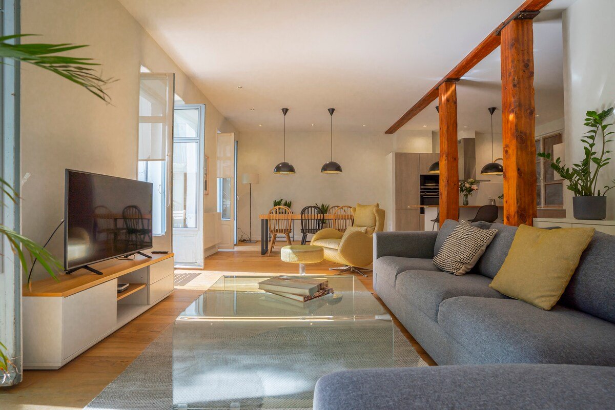 Spacious & Unique Getaway Close to Beach, Centro gallery image 3