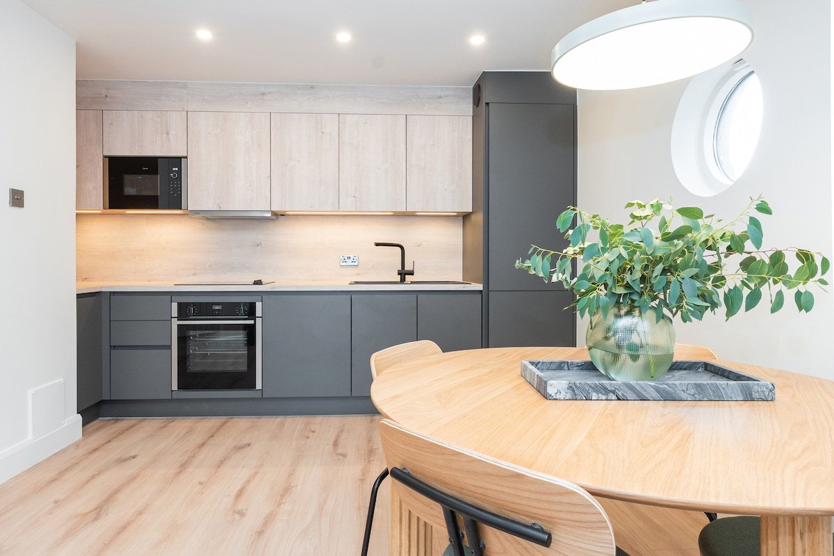 Modern & Cosy Retreat in Dublin’s Historic Center gallery image 2