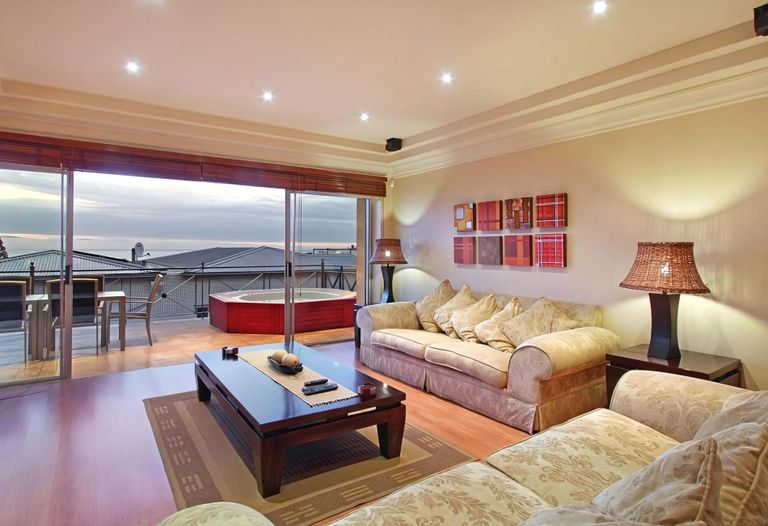 Beachside Penthouse - 3 mins from the beach