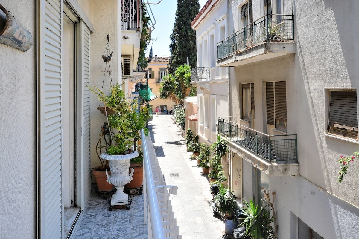 Plaka Elegant Apartment, gallery image 3