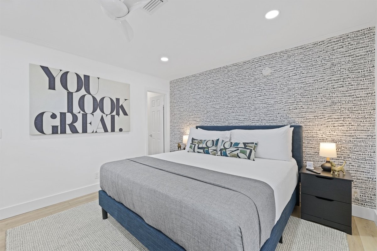 702A Waterfront Villa – Pool, Tiki Hut & Putting gallery image 4