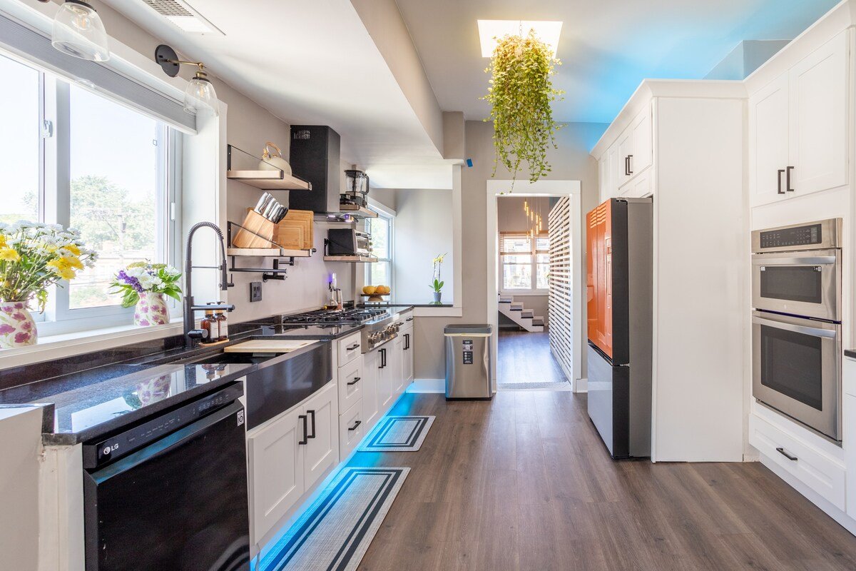 Lovely 5BD|3BR|Parking |Sleeps 14|Andersonville gallery image 4