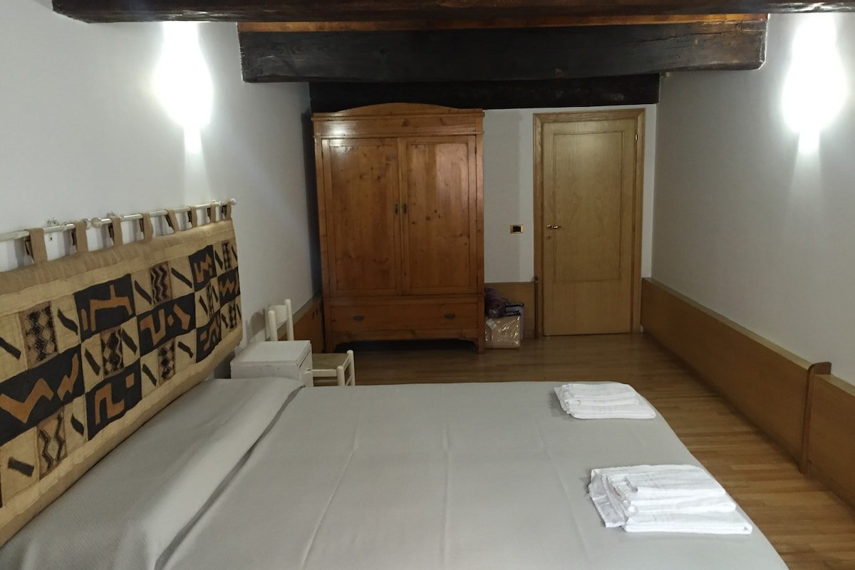 Spacious apartment in the heart of Rome gallery image 4