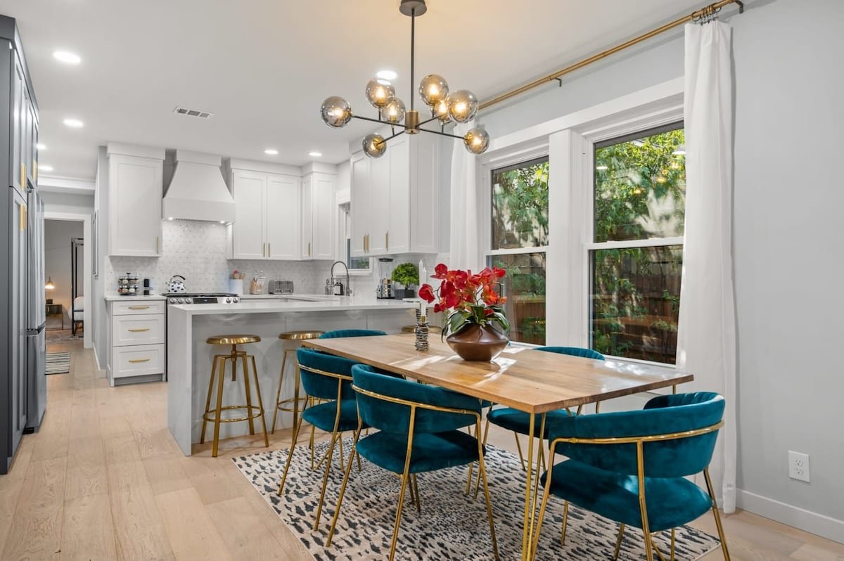 The Hansel-Modern 4 Bed, 3 Bath Bungalow, Hot Tub gallery image 4