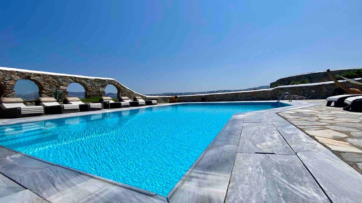 Stay Waterfront – Stunning 6-Bedroom Villa Annita gallery image 4