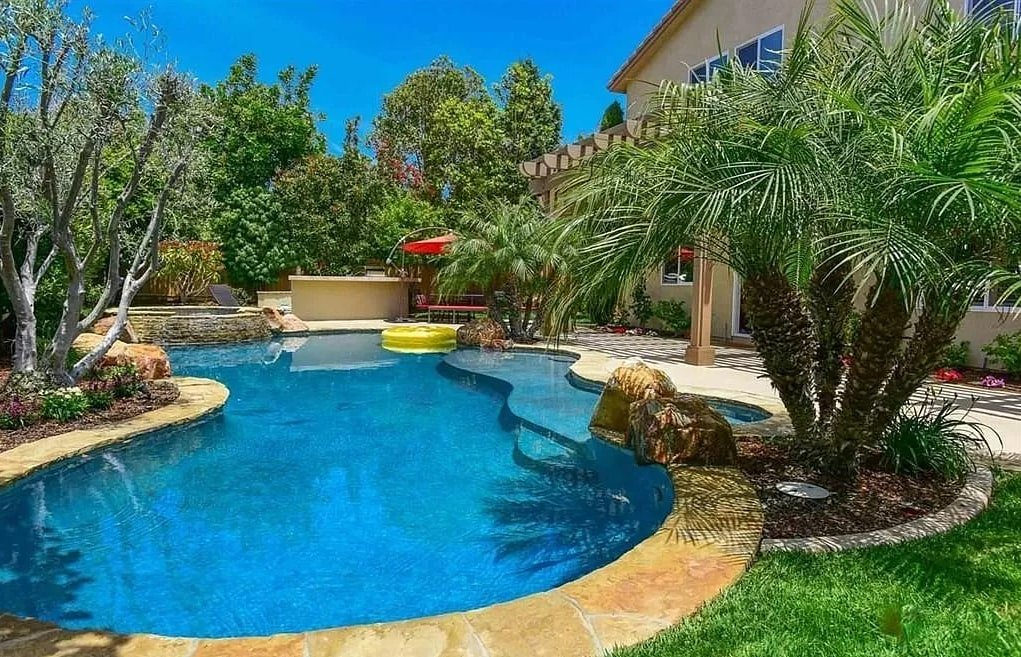 5 bdr home: heated pool/spa, outdoor bar & grill gallery image 5