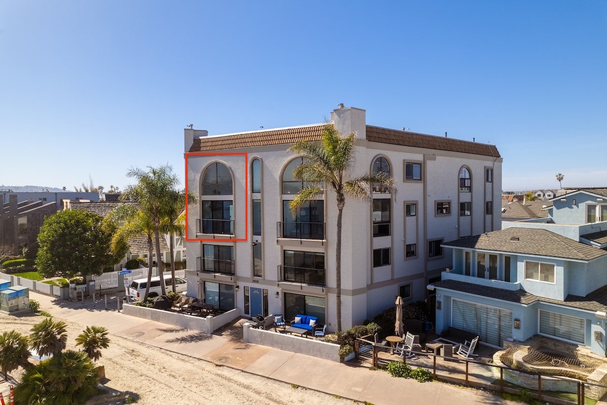 Waterfront | Private Roof Deck | Fireworks View gallery image 4