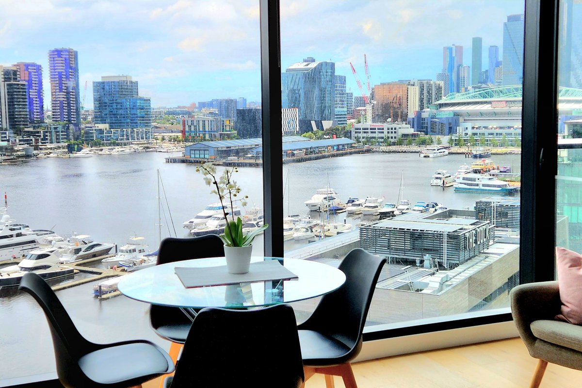 Classic 2 Bedroom with Great Views on Collins