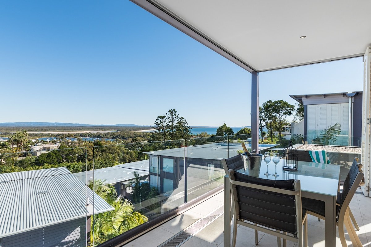 Spacious Penthouse with Stunning Ocean Views gallery image 3