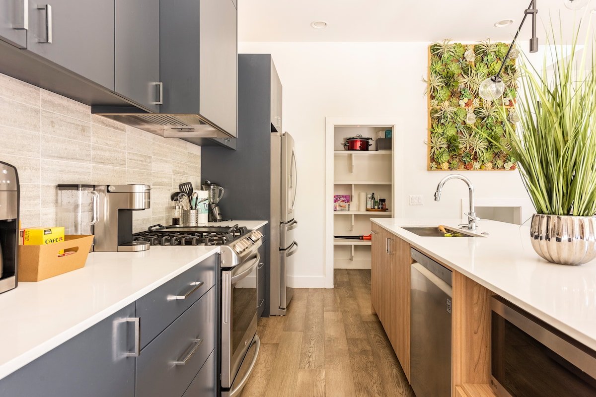 Chic and Boutique – Central Austin Estate gallery image 3