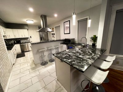 Entire Pleasant Mansion 9BR UT/DT By Lux Life