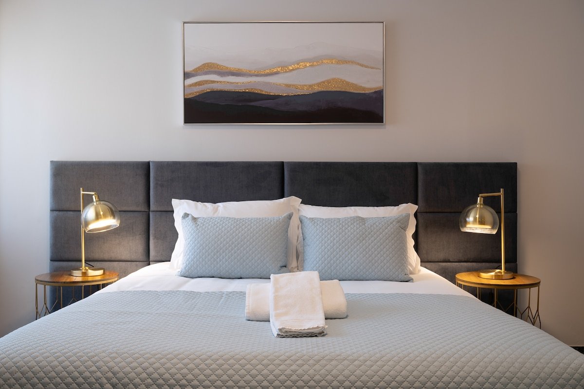 Home Essences – 4BR/ AC/2 Garage gallery image 2